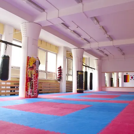 Hostel Martial Arts Sleepover Gym Πράγα